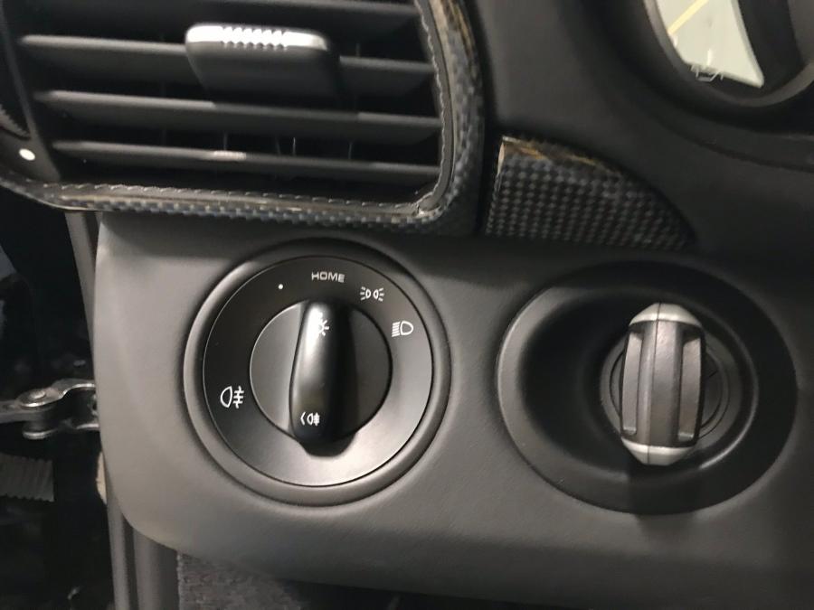 Детали интерьера Porsche 911 GT2 (997) 2008 года  (NA) (фото 55 из 107)